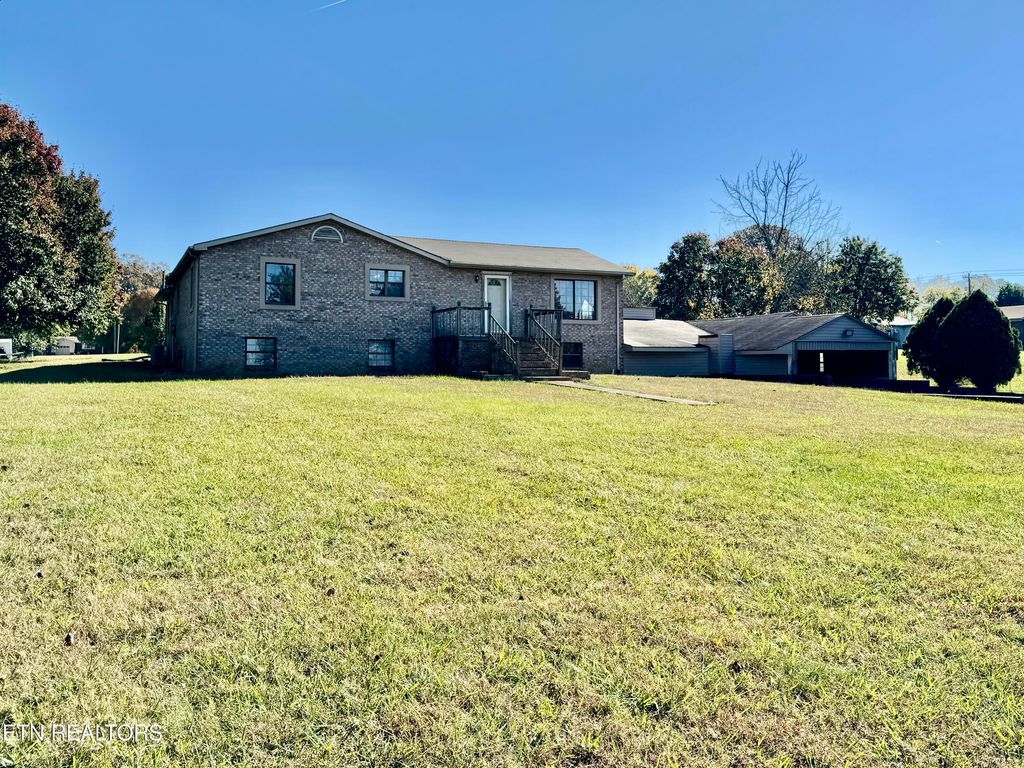 Photo of 1043 Patterson St, Madisonville, TN 37354 (MLS # 1329366)