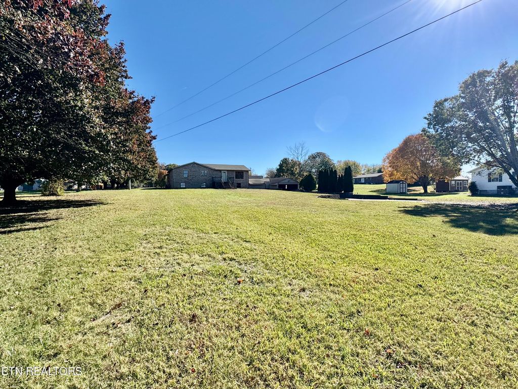 Photo of 1043 Patterson St, Madisonville, TN 37354 (MLS # 1329366)