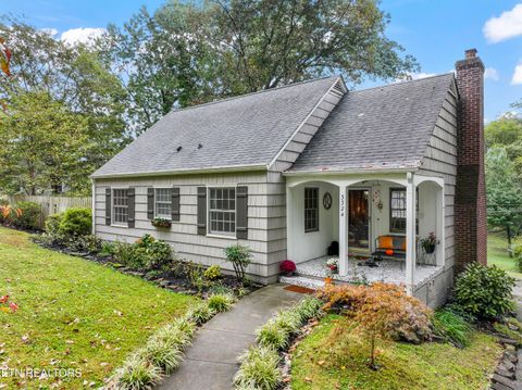 Photo of 3324 Fountain Park Blvd, Knoxville, TN 37917 (MLS # 1316521)