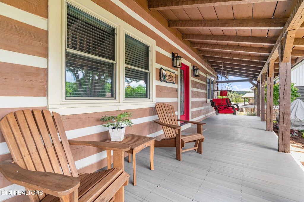 Photo of 1116 Lake Ridge Drive, Dandridge, TN 37725 (MLS # 1300939)