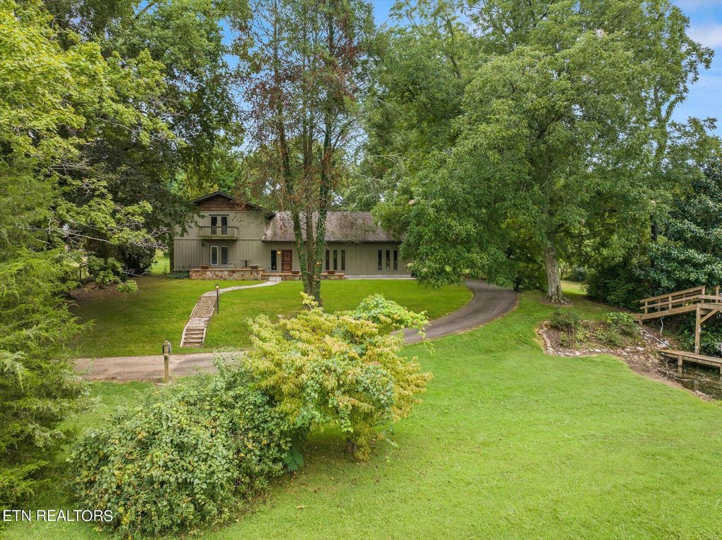 Photo of 323 Louisville Main St, Louisville, TN 37777 (MLS # 1257709)