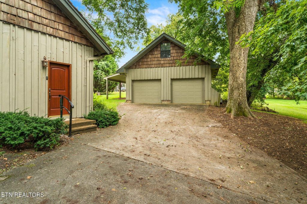 Photo of 323 Louisville Main St, Louisville, TN 37777 (MLS # 1257709)