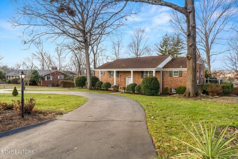 Single Family Residence in Knoxville TN 8609 Sandhurst Drive 1.jpg