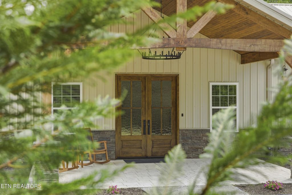 Photo of 111 Eagle Point Rd, Oakdale, TN 37829 (MLS # 1339799)