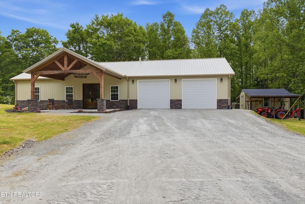 Photo of 111 Eagle Point Rd, Oakdale, TN 37829 (MLS # 1339799)