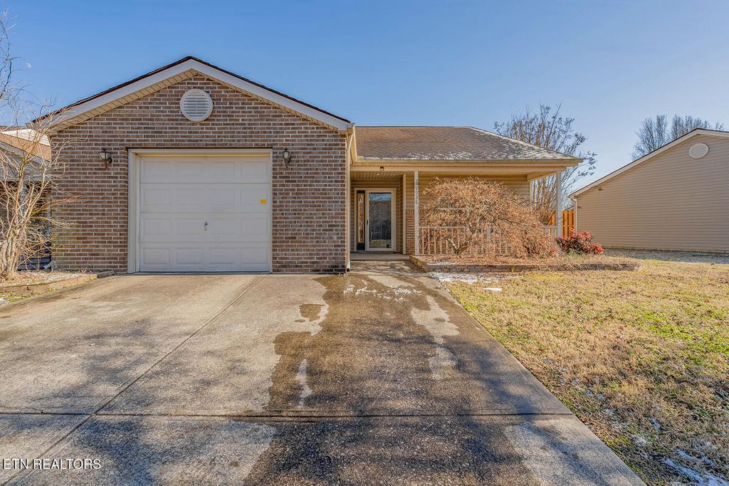 Photo of 9928 Tinsmith Way, Knoxville, TN 37931 (MLS # 1328100)
