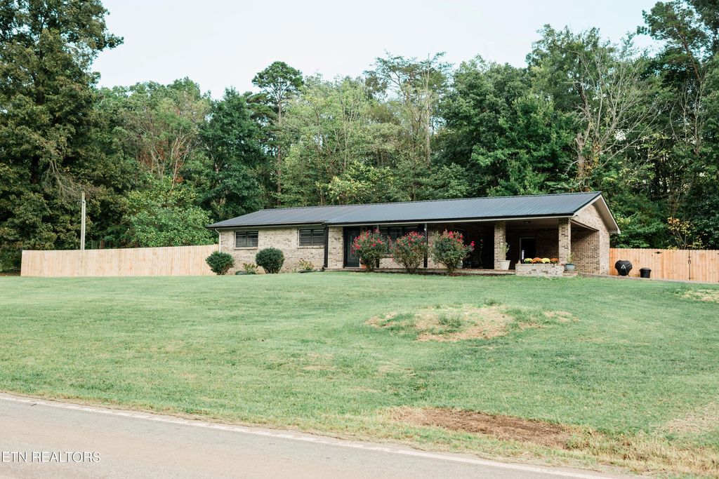 Photo of 3948 Sweetwater Vonore Rd, Sweetwater, TN 37874 (MLS # 1278006)