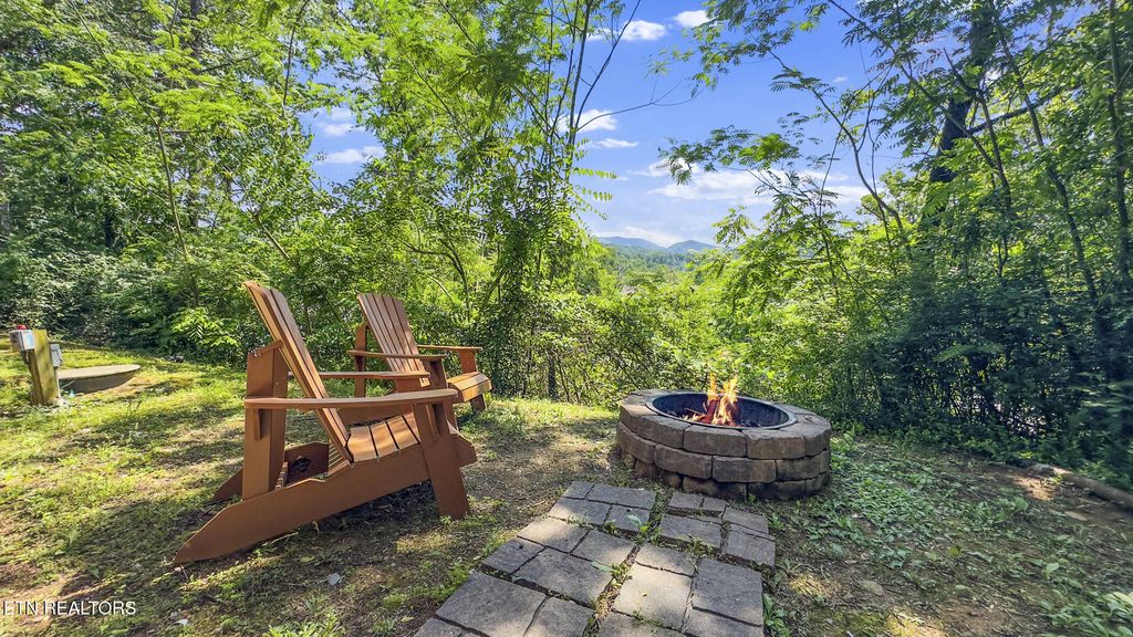 Photo of 3916 Valley View Drive, Pigeon Forge, TN 37863 (MLS # 1301491)