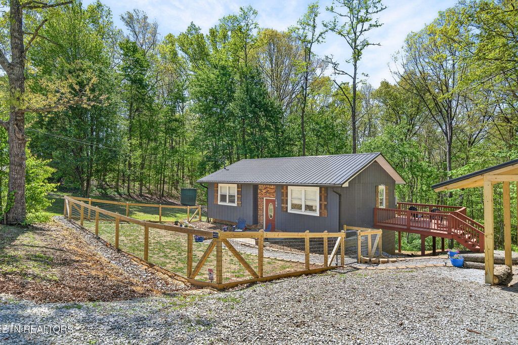 Photo of 106 Windcrest Drive, Jamestown, TN 38556 (MLS # 1338254)