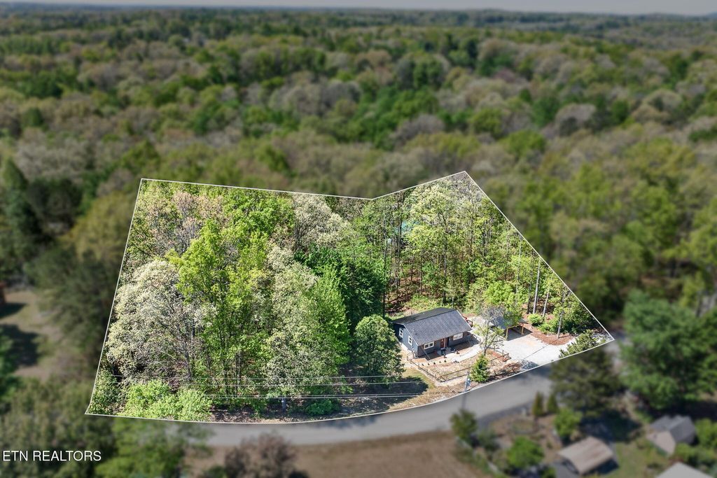 Photo of 106 Windcrest Drive, Jamestown, TN 38556 (MLS # 1338254)