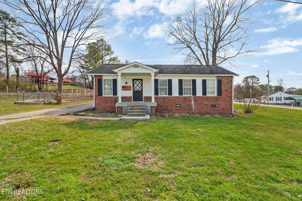 Photo of 317 Carroll Drive, Harriman, TN 37748 (MLS # 1290462)