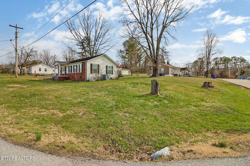 Photo of 317 Carroll Drive, Harriman, TN 37748 (MLS # 1290462)