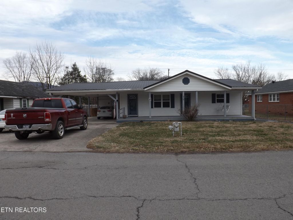 Photo of 908 Chester Ave, Middlesboro, KY 40965 (MLS # 1340728)