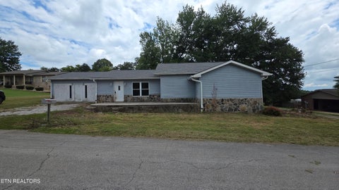 Photo of 523 Sunset Drive, Madisonville, TN 37354 (MLS # 1348448)