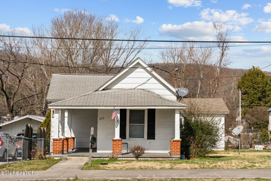 Photo of 215 N Front St, Rockwood, TN 37854 (MLS # 1330807)
