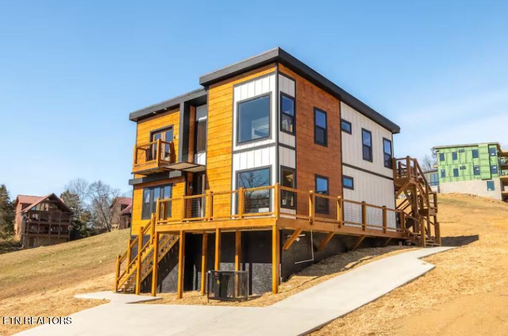 Photo of 717 Bullwinkle Way, Sevierville, TN 37862 (MLS # 1337237)