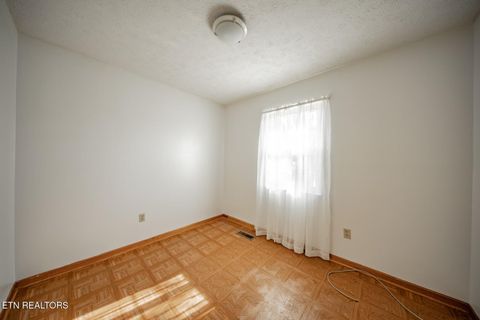 Tiny photo for 339 Bramble Ln, Dandridge, TN 37725 (MLS # 1324375)