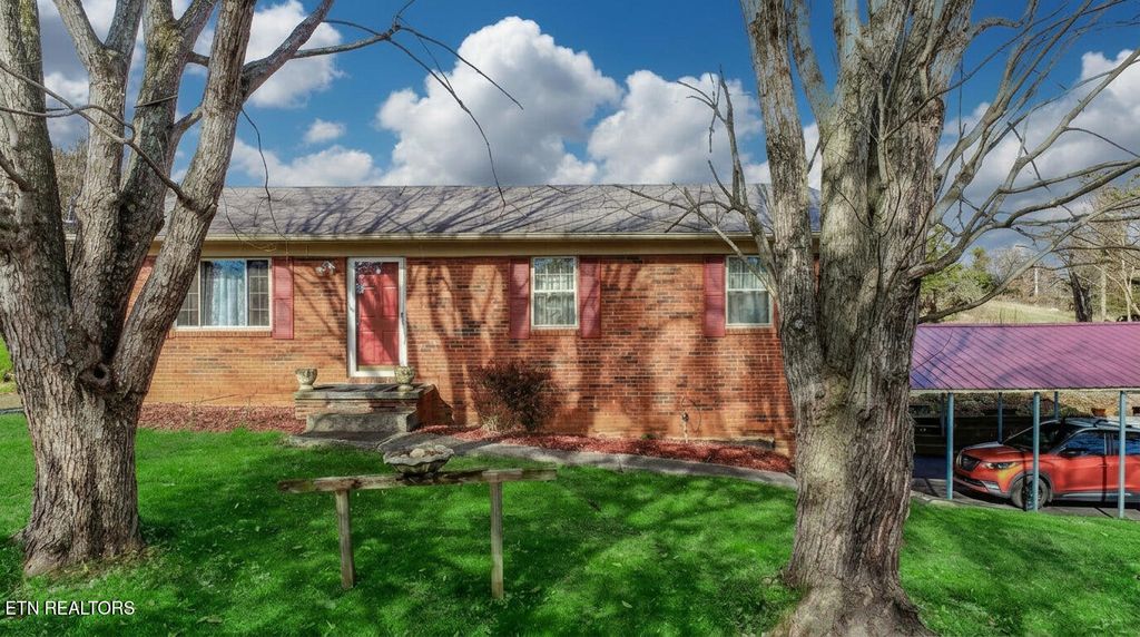 Photo of 339 Bramble Ln, Dandridge, TN 37725 (MLS # 1324375)