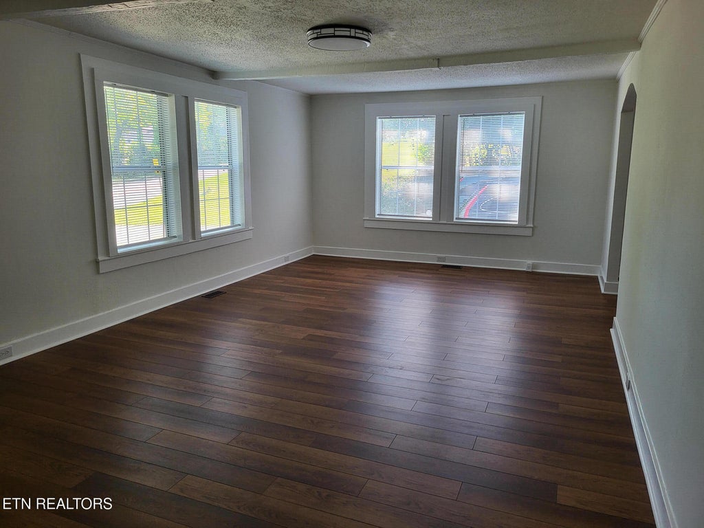 Photo of 300 S Oak St, Sweetwater, TN 37874 (MLS # 1352145)