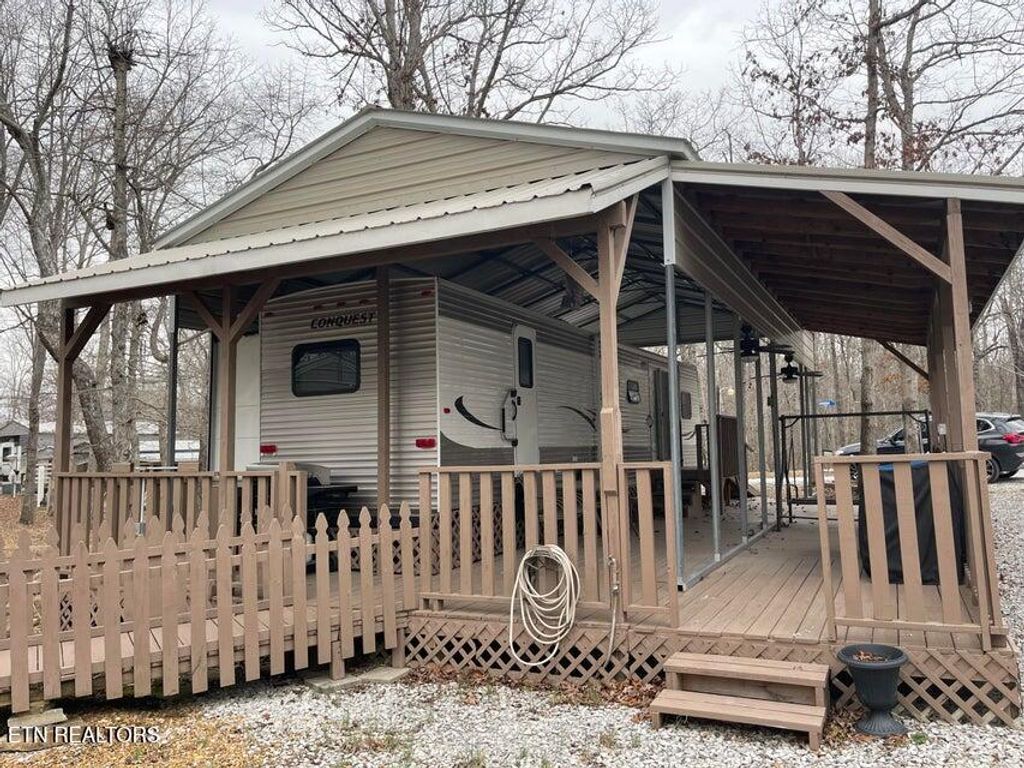Photo of 950 Forest Ln &amp; Chestnut Oak Dr, Crossville, TN 38571 (MLS # 1292748)
