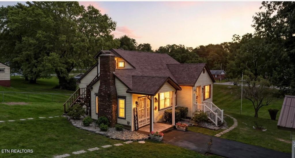 Photo of 308 MIMOSA St, Tazewell, TN 37879 (MLS # 1315248)