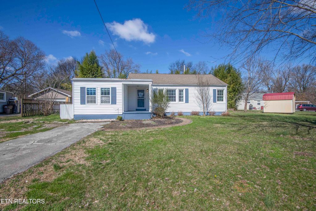 Photo of 303 Canterbury Drive, Knoxville, TN 37920 (MLS # 1333536)