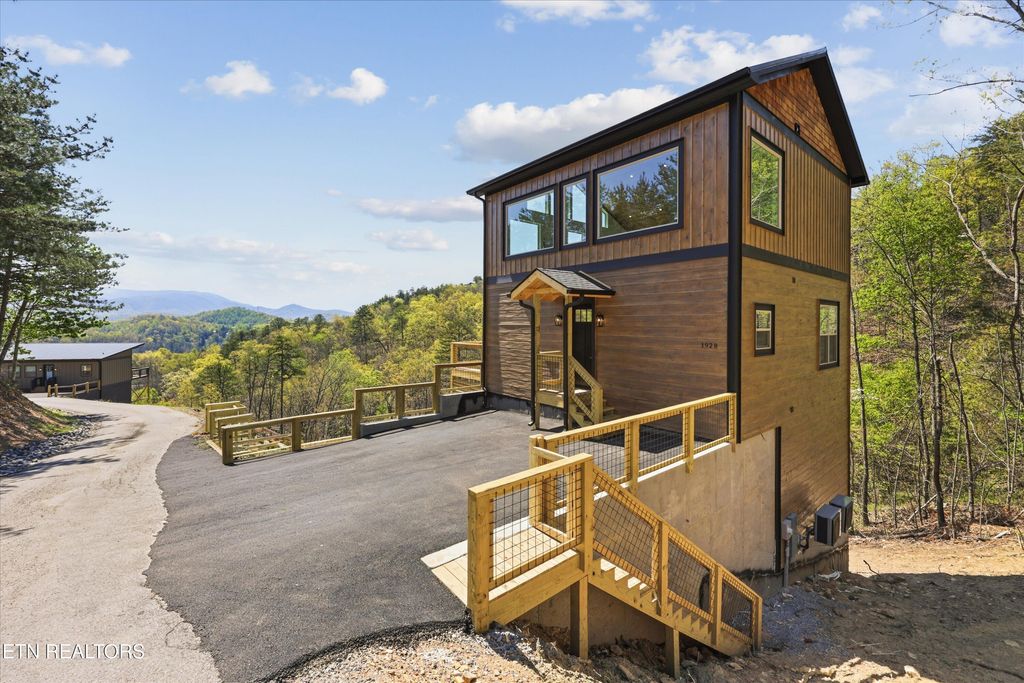 Photo of 1928 E Mountain View Way, Sevierville, TN 37876 (MLS # 1336448)