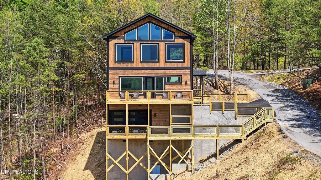 Photo of 1928 E Mountain View Way, Sevierville, TN 37876 (MLS # 1336448)