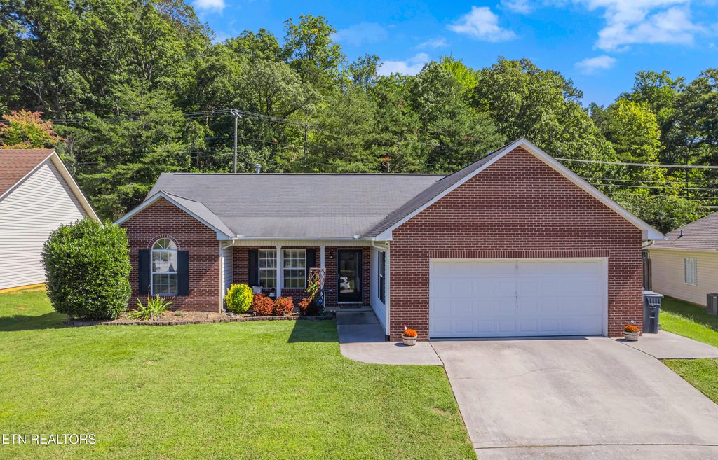 Photo of 2444 Brierbrook Lane, Knoxville, TN 37921 (MLS # 1317419)