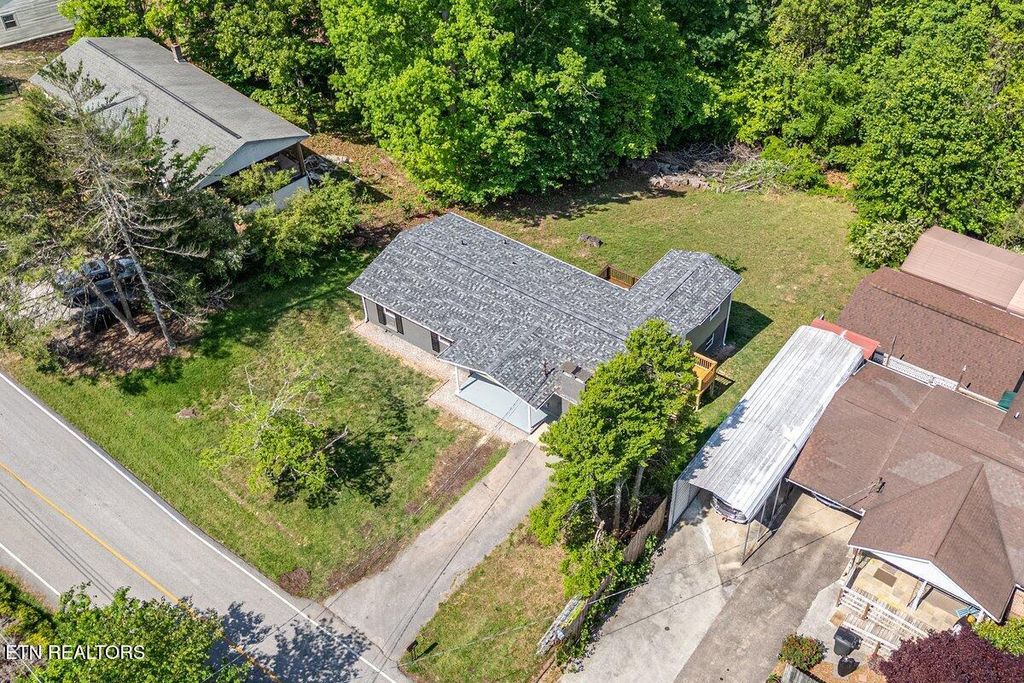 Photo of 513 W Ridgecrest Drive, Kingston, TN 37763 (MLS # 1338407)