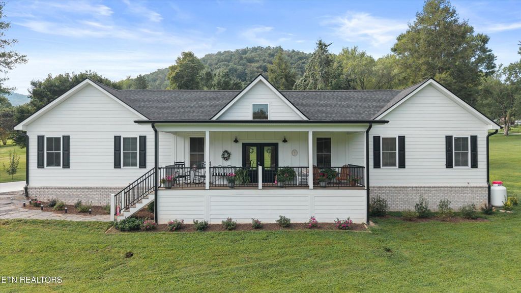 Photo of 308 E Chestnut Hill Rd, Townsend, TN 37882 (MLS # 1315178)
