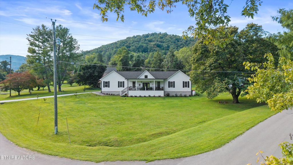 Photo of 308 E Chestnut Hill Rd, Townsend, TN 37882 (MLS # 1315178)