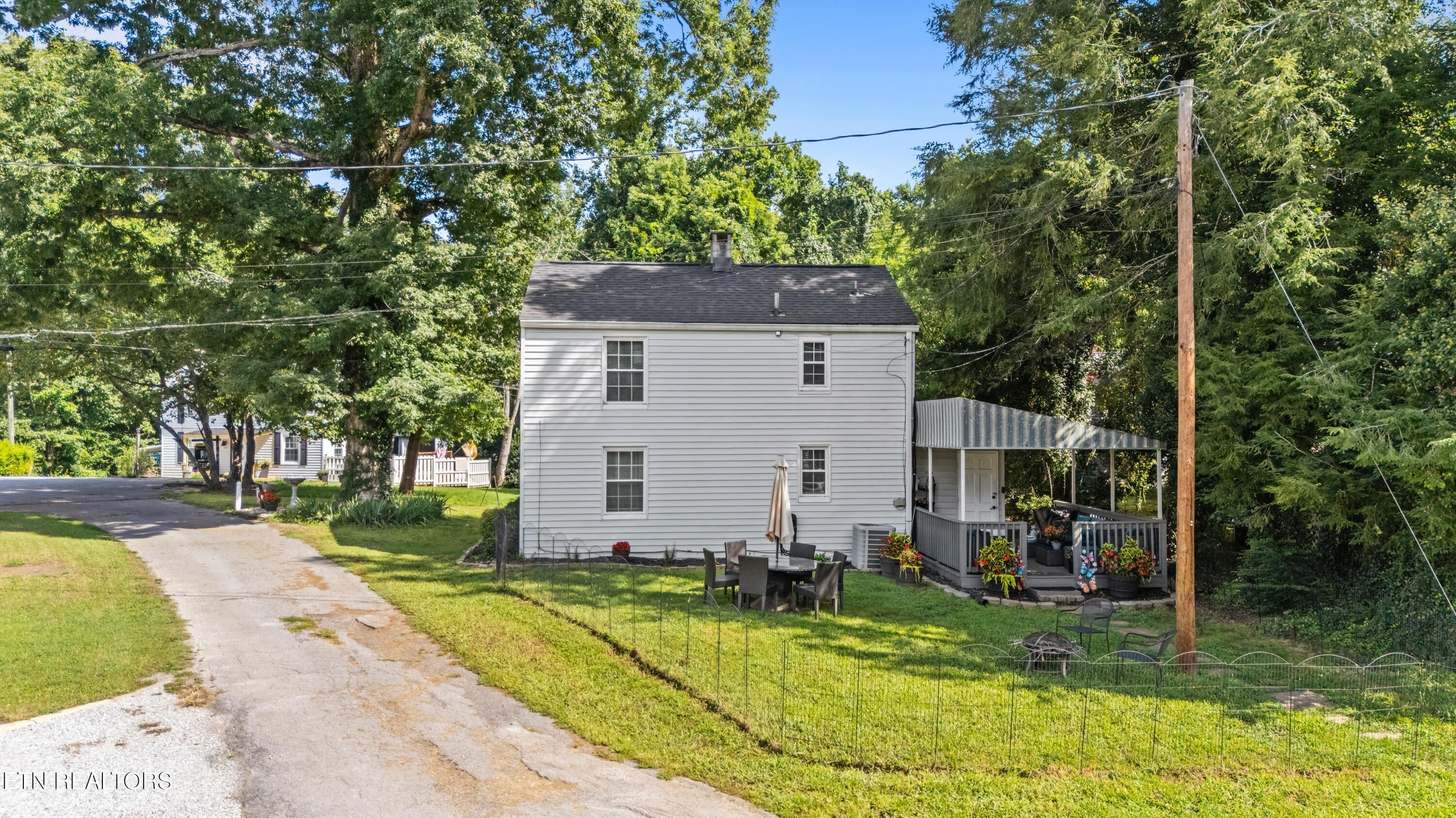 216 Oak Rd