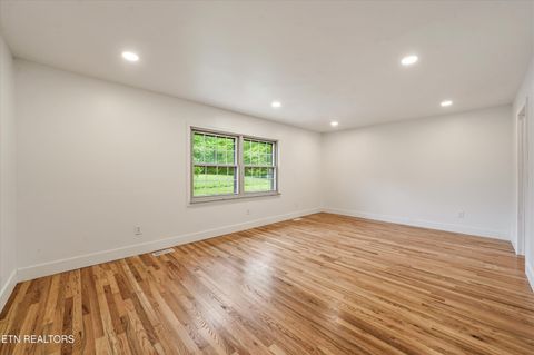 Tiny photo for 891 W Cunningham St, Alcoa, TN 37701 (MLS # 1340801)