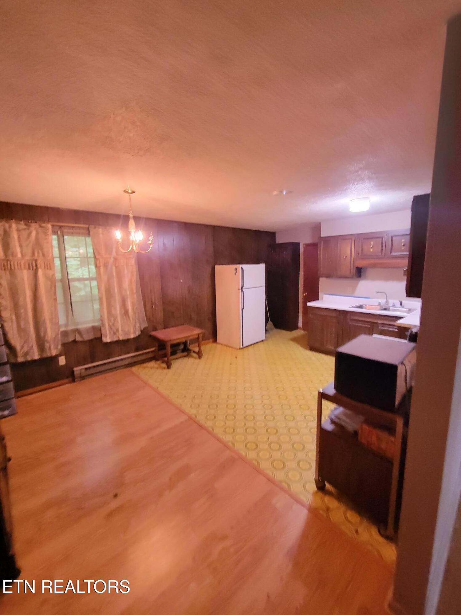 1403 Skyline Drive