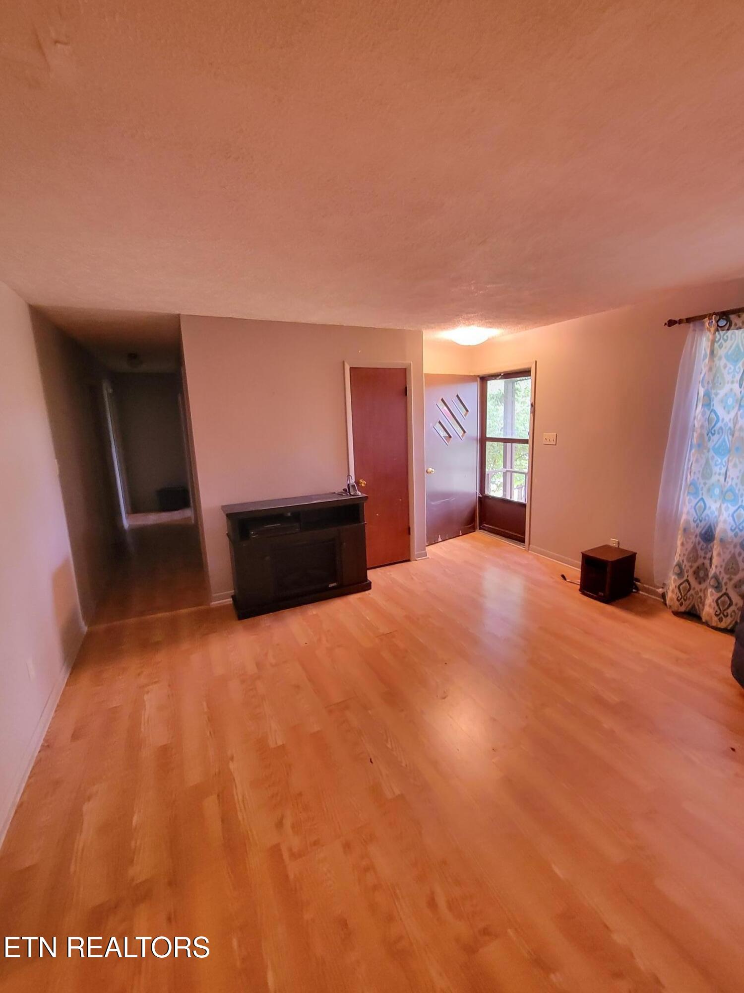 1403 Skyline Drive