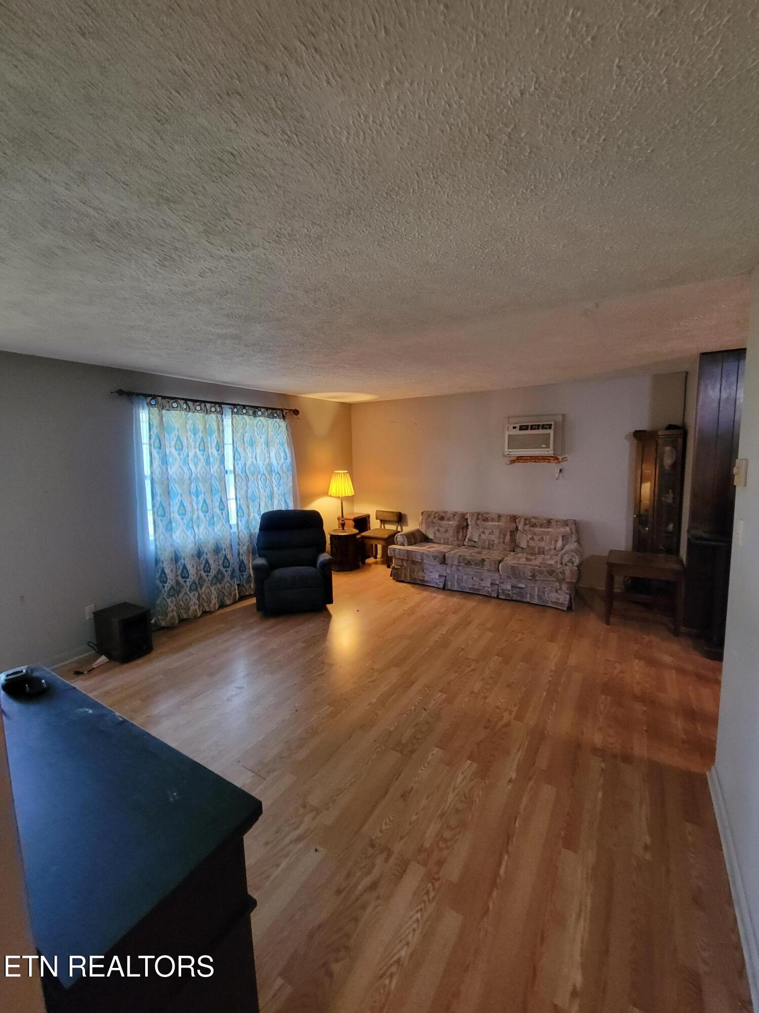 1403 Skyline Drive