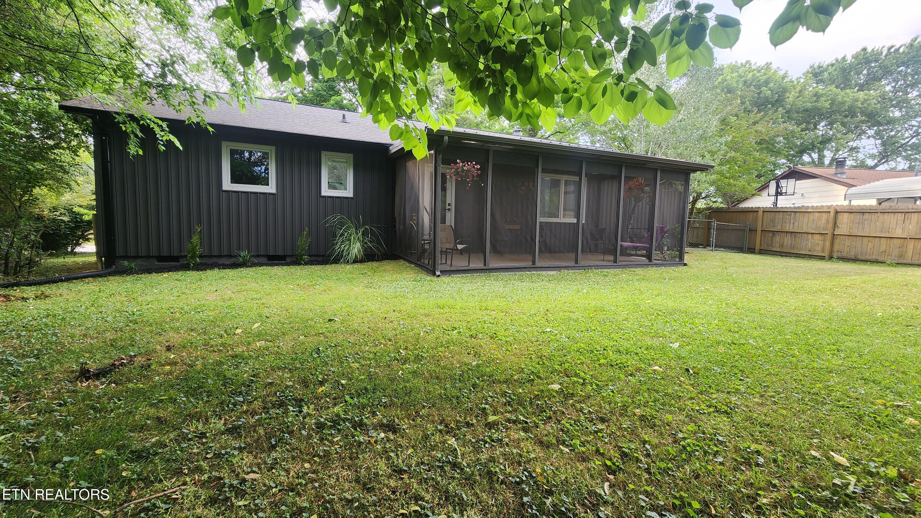 1048 Morrow Rd