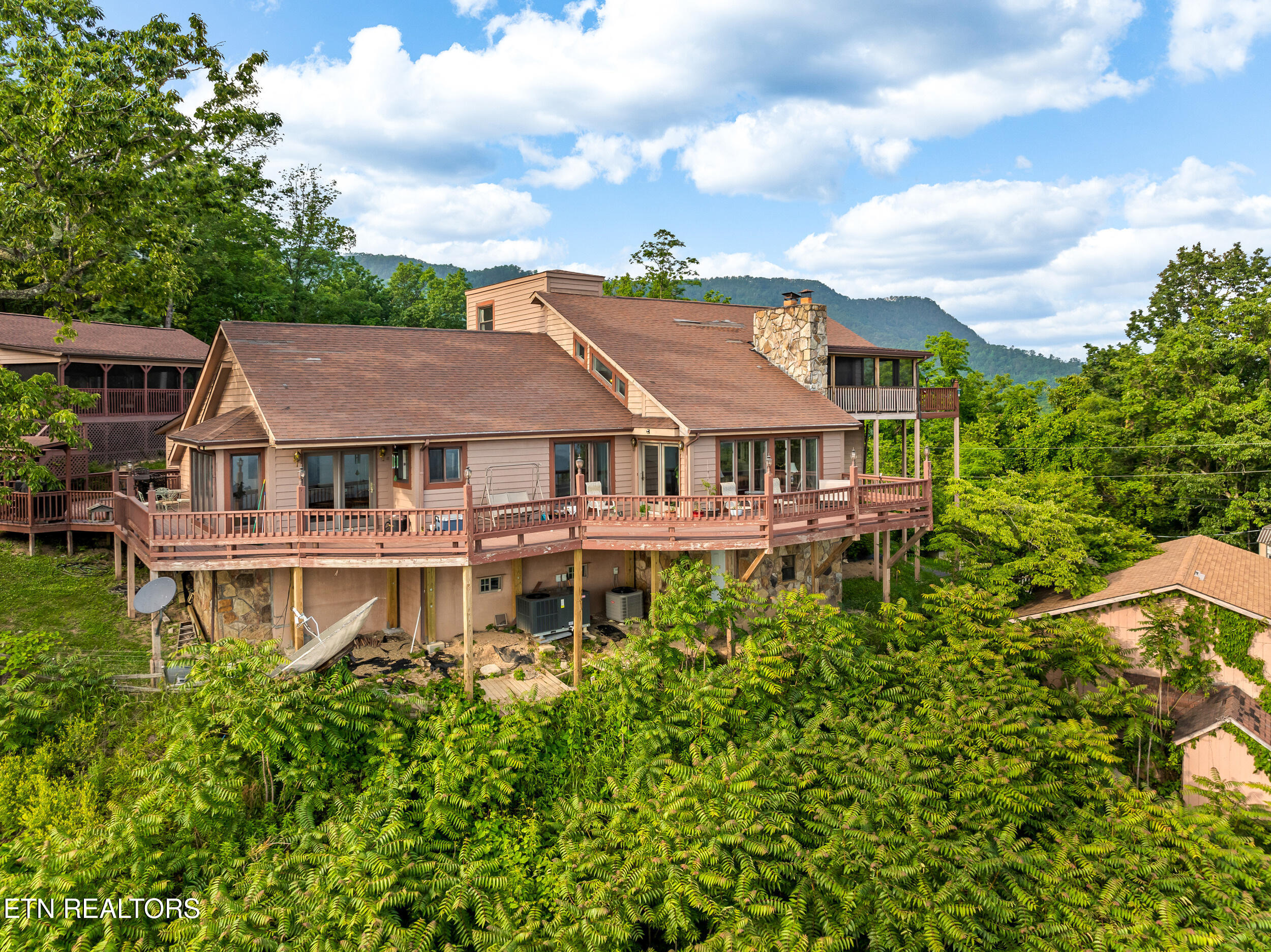 1121 Hollyberry Court