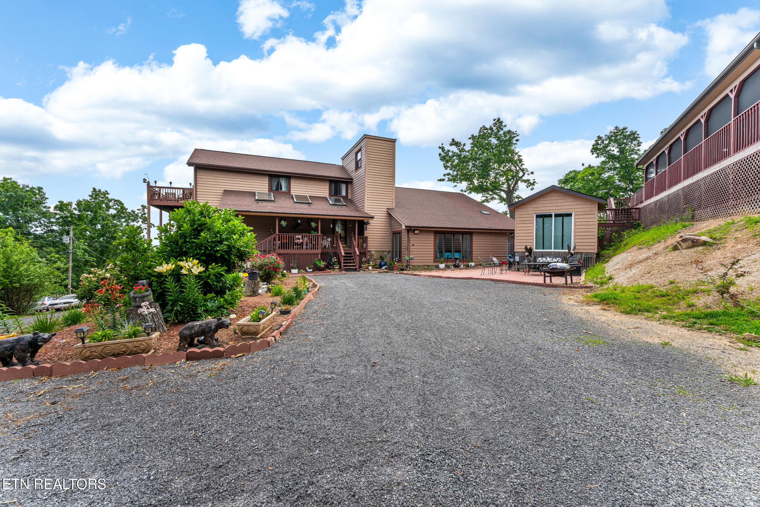 1121 Hollyberry Court