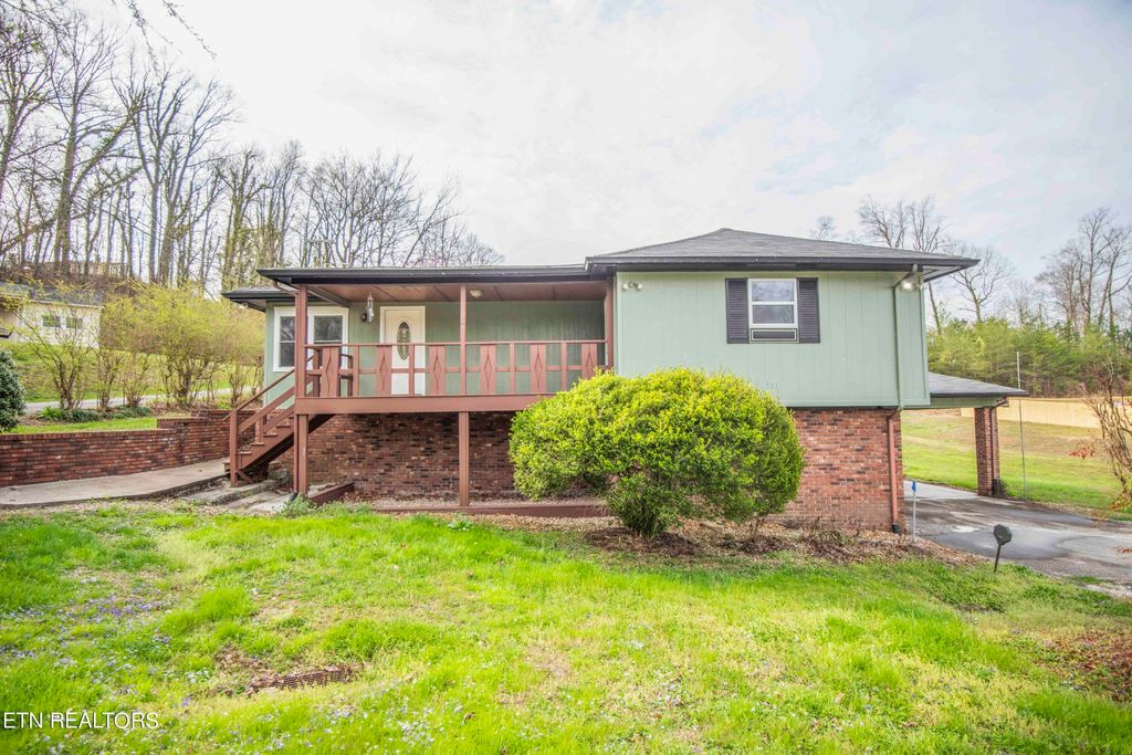 Photo of 221 Haven Rd, Oliver Springs, TN 37840 (MLS # 1230012)