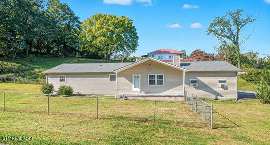 Photo of 138 N Douglas Ave, Rockwood, TN 37854 (MLS # 1333663)
