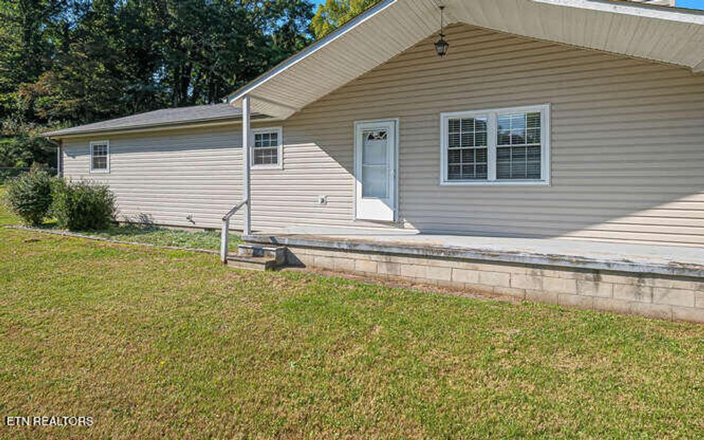 Photo of 138 N Douglas Ave, Rockwood, TN 37854 (MLS # 1333663)