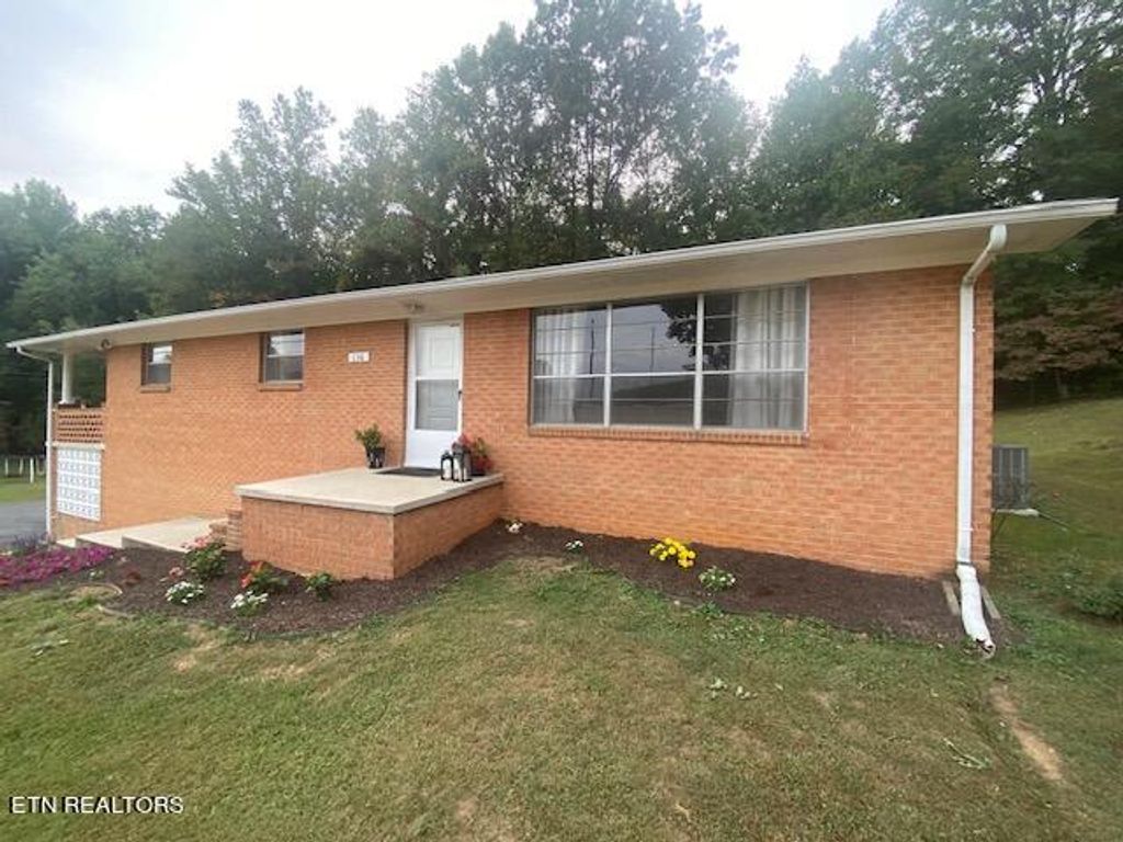 Photo of 136 Hillcrest St, Wartburg, TN 37887 (MLS # 1242189)