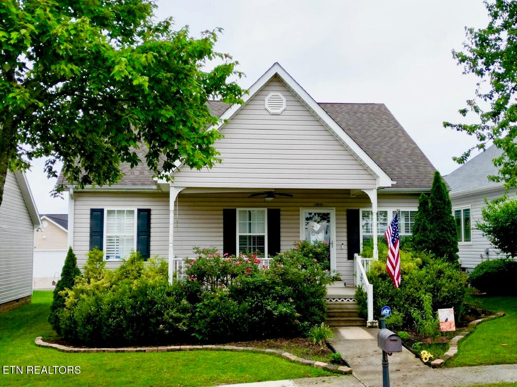Photo of 1011 Wentford Ave, Sweetwater, TN 37874 (MLS # 1353999)
