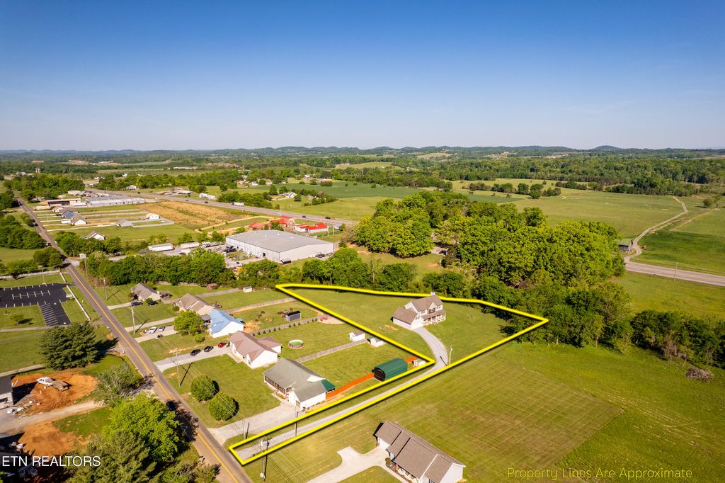 Photo of 5703 Old Niles Ferry Pike, Greenback, TN 37742 (MLS # 1338151)