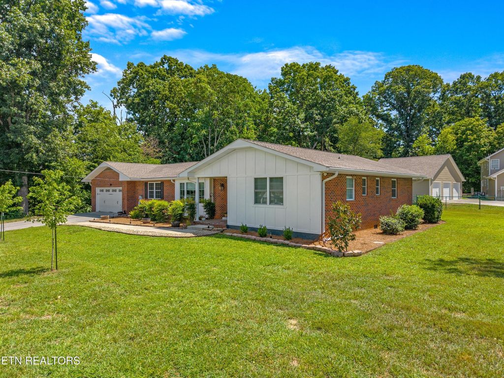 Photo of 389 Economy Circle, Dandridge, TN 37725 (MLS # 1309562)