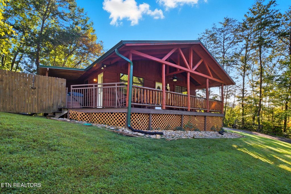 Photo of 2833 Longvale Lane, Sevierville, TN 37862 (MLS # 1317595)
