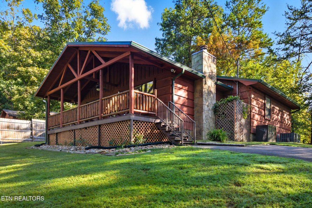 Photo of 2833 Longvale Lane, Sevierville, TN 37862 (MLS # 1317595)