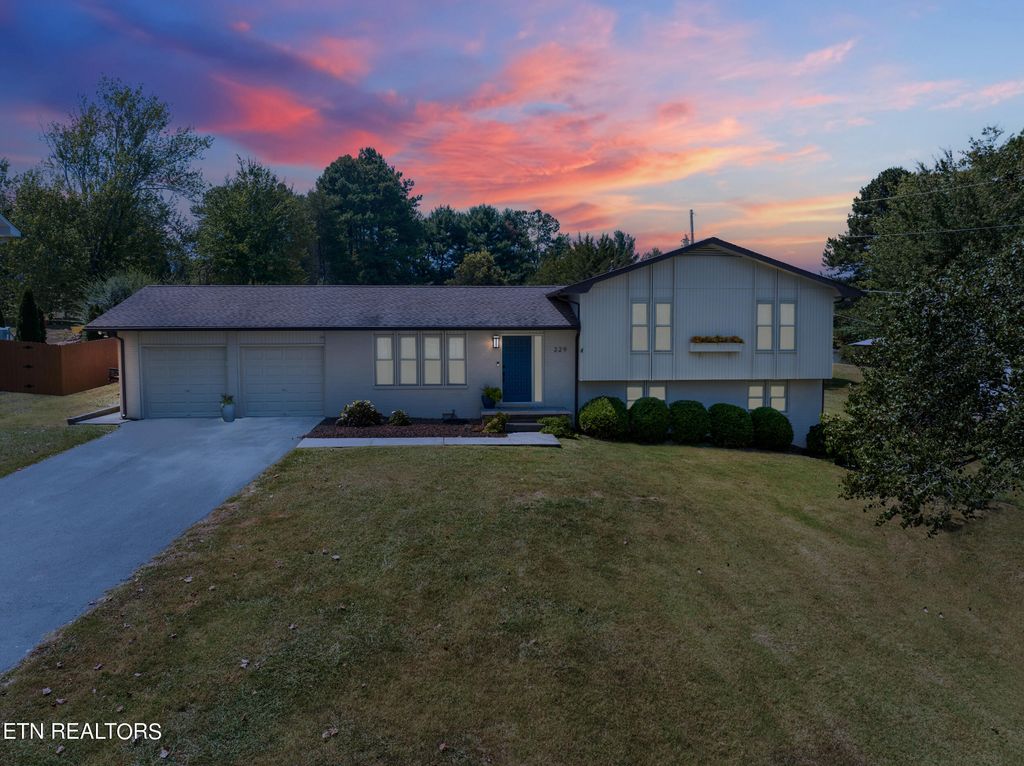 Photo of 229 McFee Rd, Farragut, TN 37934 (MLS # 1274710)
